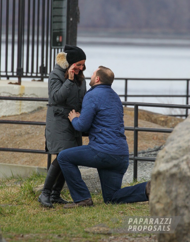 Photo Proposal Ideas – Little Red Lighthouse Proposal, New York – Kevin & Rosemary