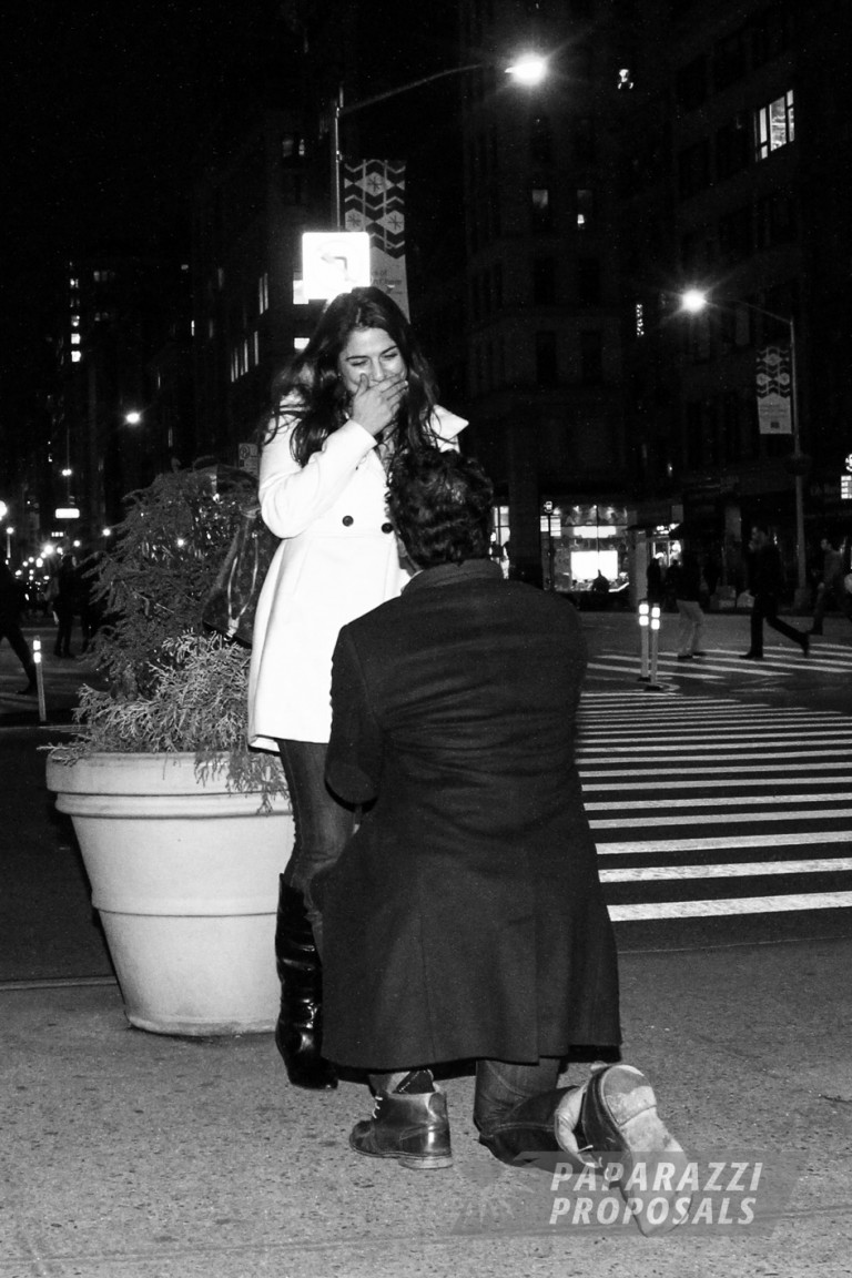 Photo Proposal Ideas NYC – Flatiron, New York – James & Gisele’s Engagement