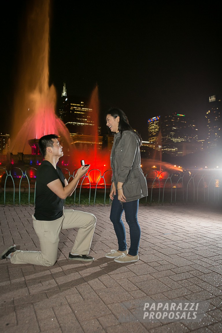Photo Kevin and Sharons Buckingham fountain surprise proposal, Chicago.