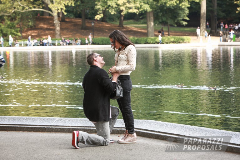 Photo Logan and Jenna’s beautiful central park surprise proposal, New York.