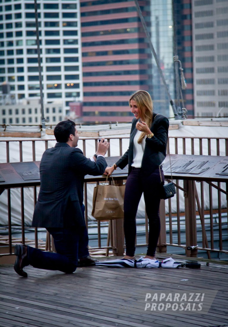Photo Michael and Tara’s Brooklyn Bridge Paparazzi Proposal.