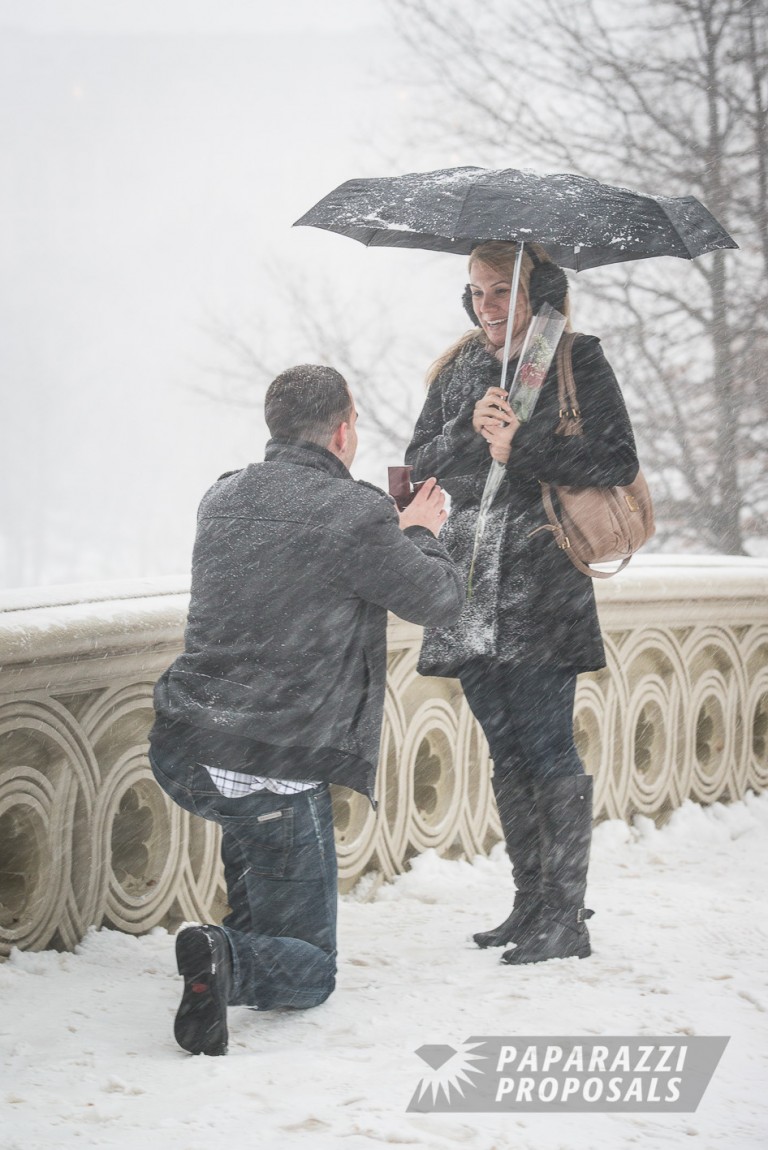 Photo Mike and Ellyce’s snowy Central Park proposal, New York City