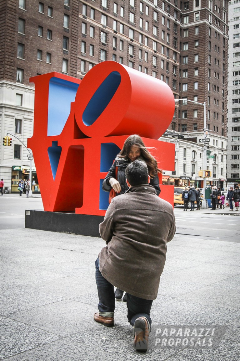 Photo New York City Proposal Photograph | Greg and Stephanie’s Proposal At The Love Statue!