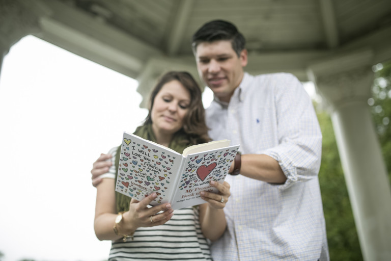 Photo Proposal Ideas: Cute LoveBook Marriage Proposal