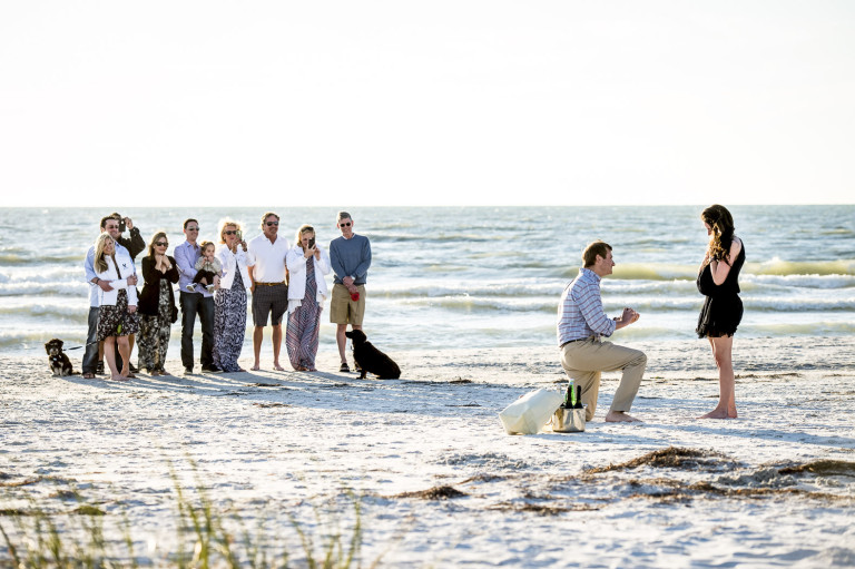 Photo Pros and Cons: Including Family and Friends in Your Proposal