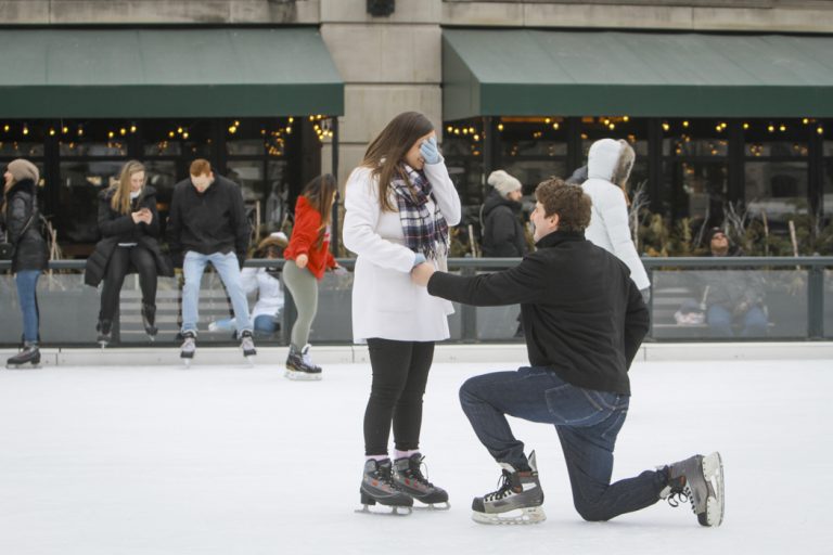Photo Chicago Proposal Photography: Nick’s Ice Rink Proposal