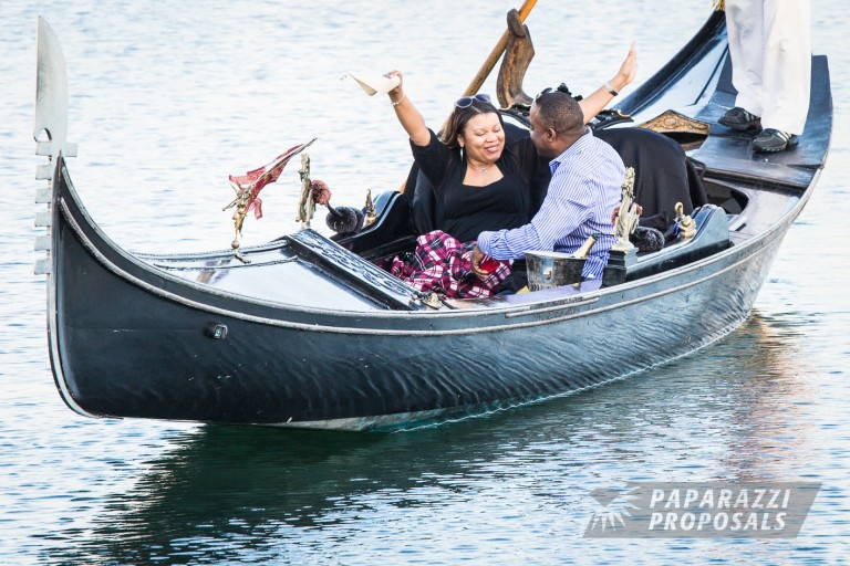 Photo Newport Beach, California Proposal Pictures – James and Jewel’s Gondola Engagement