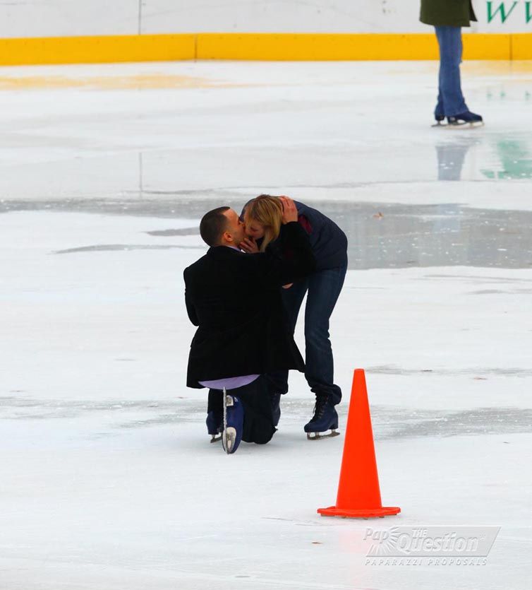 Photo Julio and Kara’s Central Park Ice Skating Marriage Engagement