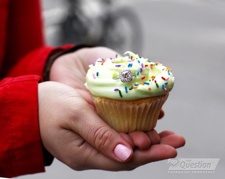 Photo Steve and Jessica’s cupcake proposal