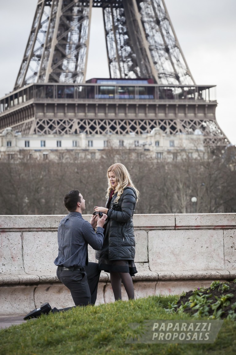 Photo Eric and Carly’s Proposal In Paris On Valentine’s Day Took Our Breath Away Photo Eric and Carly’s Proposal In Paris On Valentine’s Day Took Our Breath Away