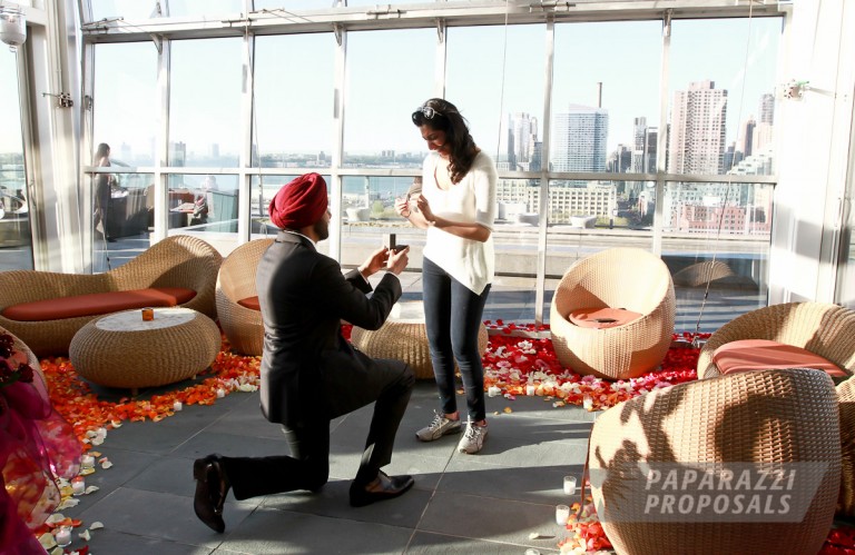 Photo Parvinder and Luvleen’s treasure hunt paparazzi proposal, New York.