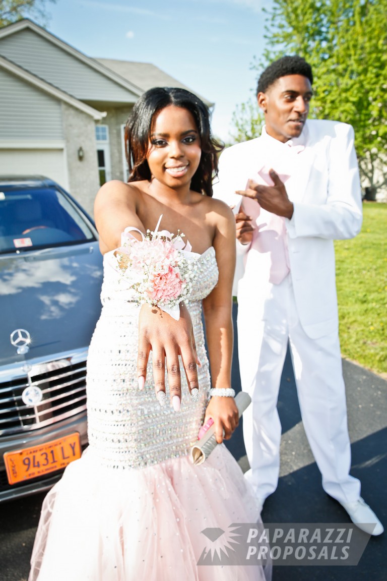 Photo Rent-A-Paparazzi: High School Prom
