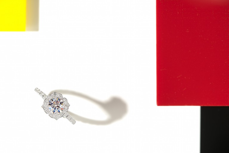 Photo Choosing the perfect diamond Photo Choosing the perfect diamond